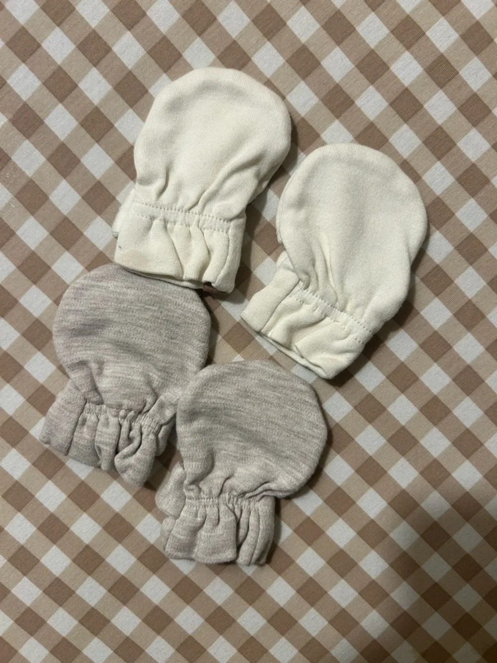 Goumi baby mittens